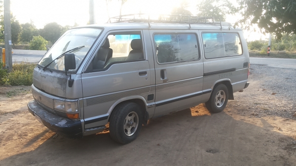 ขายรถตู้โตโยต้าไฮเอทเครื่องดีเซลพวงมาลัยธรรมดาครับ