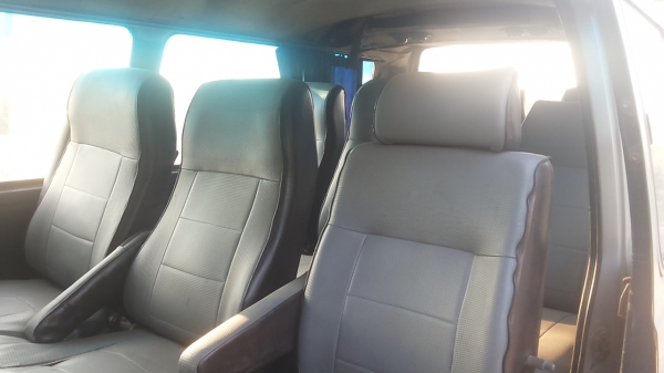 ขายรถตู้โตโยต้าไฮเอทเครื่องดีเซลพวงมาลัยธรรมดาครับ