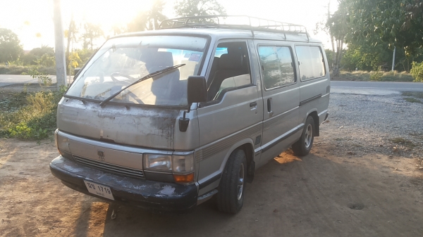 ขายรถตู้โตโยต้าไฮเอทเครื่องดีเซลพวงมาลัยธรรมดาครับ