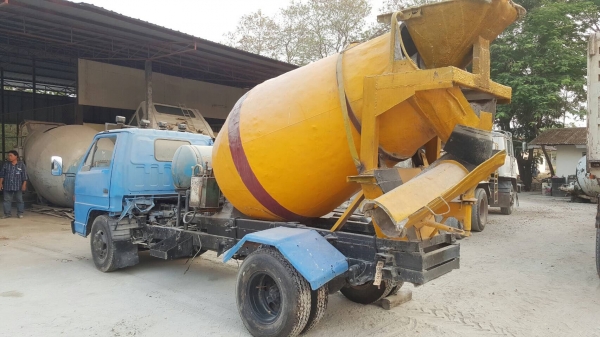 ขายตามสภาพ รถโม่ปูน 2.5 คิว ISUZU NKR ไม่มีทะเบียน เครื่อง 4BE1 110 แรงม้า คัสซีสวยตลอดเส้น แต่งเกียร์สั้น ปั้มไฮดรอริคเสีย ราคาคุยกันได้ครับ