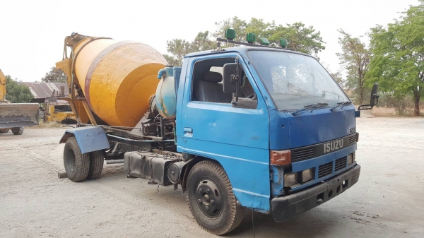 ขายตามสภาพ รถโม่ปูน 2.5 คิว ISUZU NKR ไม่มีทะเบียน เครื่อง 4BE1 110 แรงม้า คัสซีสวยตลอดเส้น แต่งเกียร์สั้น ปั้มไฮดรอริคเสีย ราคาคุยกันได้ครับ