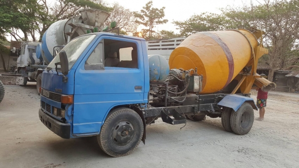 ขายตามสภาพ รถโม่ปูน 2.5 คิว ISUZU NKR ไม่มีทะเบียน เครื่อง 4BE1 110 แรงม้า คัสซีสวยตลอดเส้น แต่งเกียร์สั้น ปั้มไฮดรอริคเสีย ราคาคุยกันได้ครับ