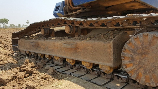 ขายรถขุดแบ็คโค pc200-5 komatsu ไฟฟ้าครบ ช่วงล่างใหม่ ทำงานเร็ว เอกสารเล่มทะเบียน พร้อมลุยงาน