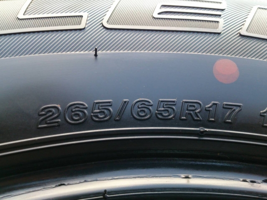 ขายยาง บริดสโตน 265/65R17 ยางสัปดาห์ที่45 ปี13  ดอกยางเต็มนิ่มหนาสดเท่ากันไม่แตกลายไม่ร้าวไม่กินข้างไม่มีปะสวยมาก จำนวน 1 ชุด