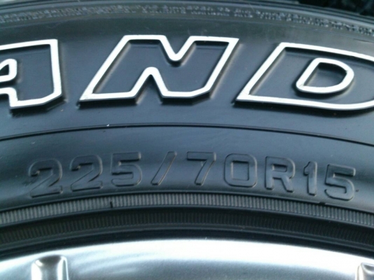 ขายแม็ก 6 รูขอบ15 พร้อมยาง DUNLOP 225/70R15 ยางปี09 สวยๆ จำนวน 1 ชุด