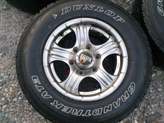 ขายแม็ก 6 รูขอบ15 พร้อมยาง DUNLOP 225/70R15 ยางปี09 สวยๆ จำนวน 1 ชุด