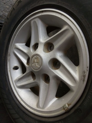 แม็กเดิมรถกระบะมิตซูบิชิ 6 รู พร้อมยาง ราคา 4900 บาท