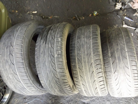 ยาง 225 55 16 สภาพใช้ได้ 4 เส้น 900 บาท