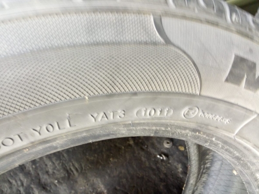 ยาง 225 55 16 สภาพใช้ได้ 4 เส้น 900 บาท ยาง 225 55 16 สภาพใช้ได้ 4 เส้น 900 บาท