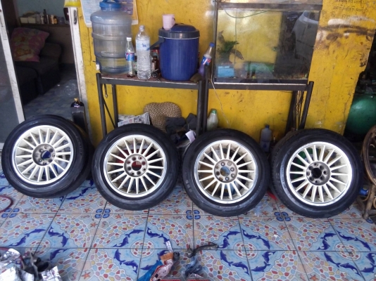 ขอบ 15 สภาพดีไม่คดดุ้ง ใส่ 4 รู 100 และ 114 ราคา 3900 บาท