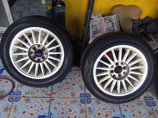 ขอบ 15 สภาพดีไม่คดดุ้ง ใส่ 4 รู 100 และ 114 ราคา 3900 บาท