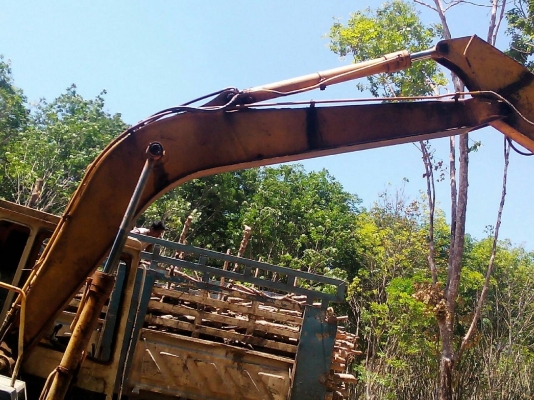 ขายรถแบคโฮ KOMATSU PC120-3 หัวคีปไม้กับบุ้งกี๋ ราคา 350000 ขายรถแบคโฮ KOMATSU PC120-3 หัวคีปไม้กับบุ้งกี๋ ราคา 350000