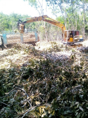 ขายรถแบคโฮ KOMATSU PC120-3 หัวคีปไม้กับบุ้งกี๋ ราคา 350000