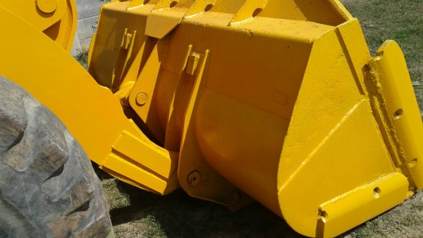 ขายด่วนรถตัก850เอวออ่นรถสวยพร้อมใช้งานมีเล่มทะเทียน ขายด่วนรถตัก850เอวออ่นรถสวยพร้อมใช้งานมีเล่มทะเทียน