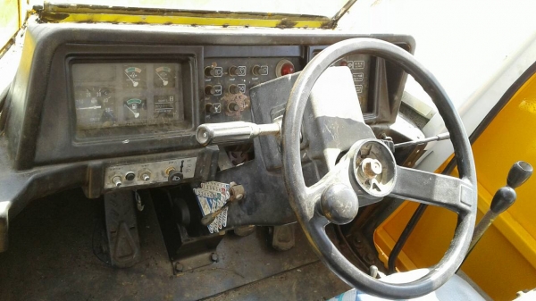 ขายด่วนรถตัก850เอวออ่นรถสวยพร้อมใช้งานมีเล่มทะเทียน ขายด่วนรถตัก850เอวออ่นรถสวยพร้อมใช้งานมีเล่มทะเทียน