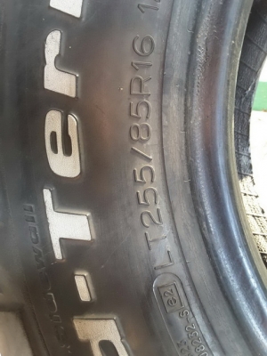 BF KM2 USA. ขนาด 255/85/16 ปี10 สภาพดี 1 เส้น