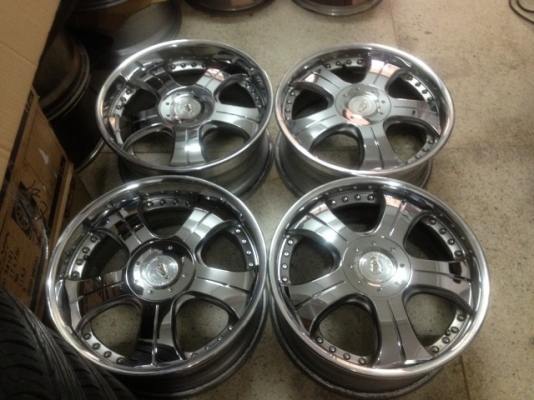 ล้อม้าเเท้ LODIO DRIVE 18หน้า8หลัง8ครึ่งอ๊อฟ42 5รู114สีเดิมๆสภาพสวย