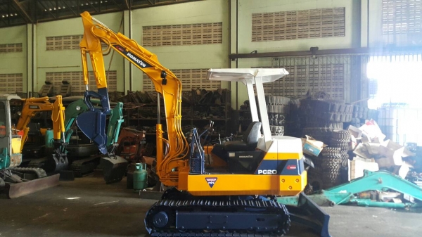 ขาย รถขุด KOMATSU รุ่น PC20-6- มือสองญี่ปุ่น แทรกเหล็ก สลักแน่น มีไลน์ใส่กระแทก มือถือ/LINE ID : 0818753444