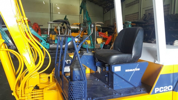 ขาย รถขุด KOMATSU รุ่น PC20-6- มือสองญี่ปุ่น แทรกเหล็ก สลักแน่น มีไลน์ใส่กระแทก มือถือ/LINE ID : 0818753444