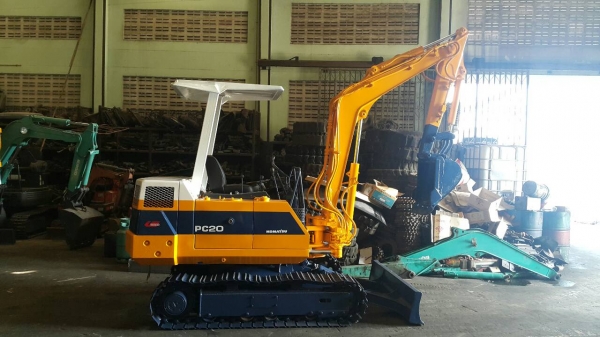 ขาย รถขุด KOMATSU รุ่น PC20-6- มือสองญี่ปุ่น แทรกเหล็ก สลักแน่น มีไลน์ใส่กระแทก มือถือ/LINE ID : 0818753444