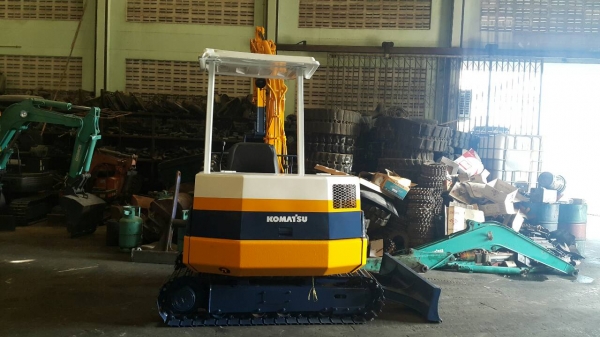 ขาย รถขุด KOMATSU รุ่น PC20-6- มือสองญี่ปุ่น แทรกเหล็ก สลักแน่น มีไลน์ใส่กระแทก มือถือ/LINE ID : 0818753444