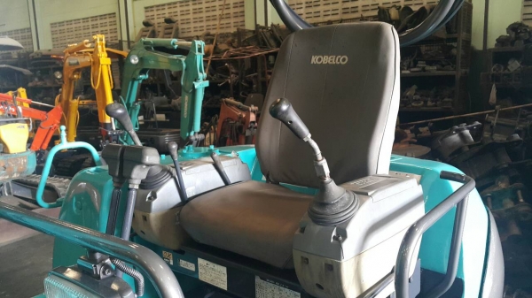 ขาย รถขุด KOBELCO รุ่น SK025 มือสองญี่ปุ่น แทรกเหล็ก พร้อมไลน์ ใส่หัวกระแทกได้ ปั้มนิ้ว คอนโทรลสั้น ทำงานไว มือถือ/LINE ID : 0818753444