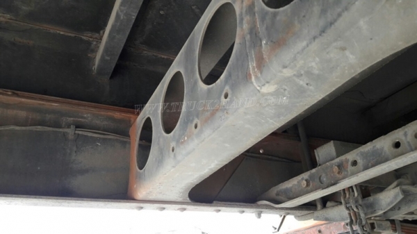 รถมิตซูบิชิ พื้นเรียบ 220 แรงม้า จดทะเบียนปี 2546 กระบะยาว 7.20 เมตร