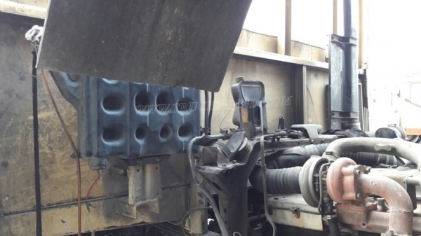 รถมิตซูบิชิ พื้นเรียบ 220 แรงม้า จดทะเบียนปี 2546 กระบะยาว 7.20 เมตร