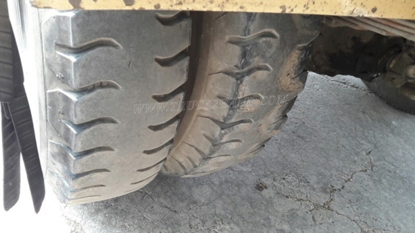 รถมิตซูบิชิ พื้นเรียบ 220 แรงม้า จดทะเบียนปี 2546 กระบะยาว 7.20 เมตร