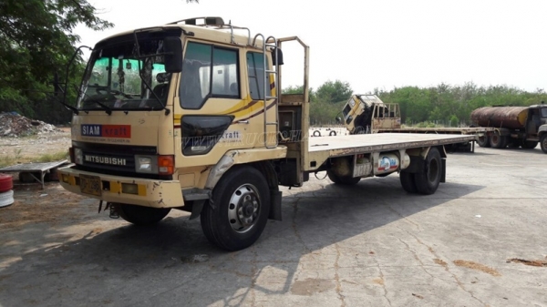 รถมิตซูบิชิ พื้นเรียบ 220 แรงม้า จดทะเบียนปี 2546 กระบะยาว 7.20 เมตร