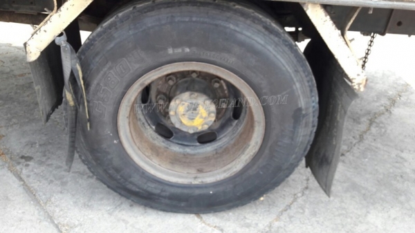 รถมิตซูบิชิ พื้นเรียบ 220 แรงม้า จดทะเบียนปี 2546 กระบะยาว 7.20 เมตร