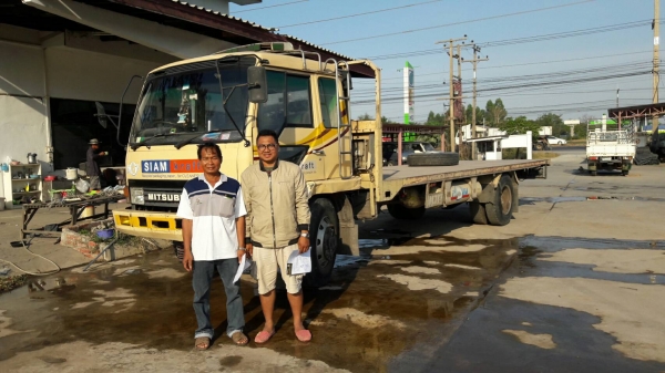 รถมิตซูบิชิ พื้นเรียบ 220 แรงม้า จดทะเบียนปี 2546 กระบะยาว 7.20 เมตร