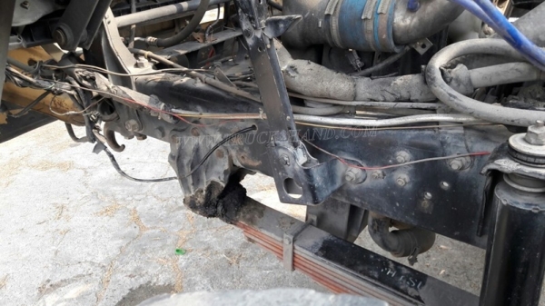 รถมิตซูบิชิ พื้นเรียบ 220 แรงม้า จดทะเบียนปี 2546 กระบะยาว 7.20 เมตร