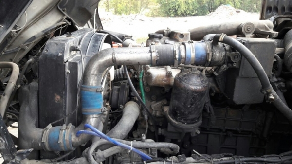 รถมิตซูบิชิ พื้นเรียบ 220 แรงม้า จดทะเบียนปี 2546 กระบะยาว 7.20 เมตร