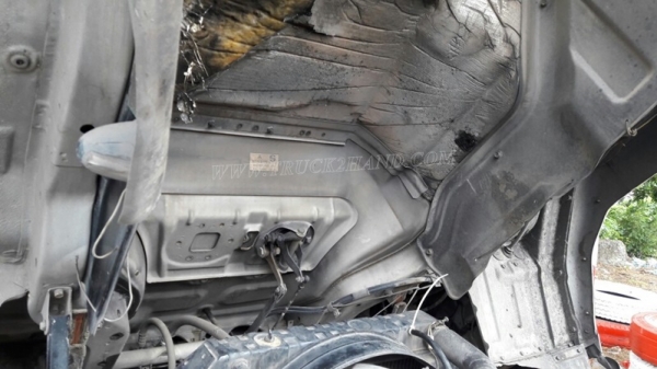 รถมิตซูบิชิ พื้นเรียบ 220 แรงม้า จดทะเบียนปี 2546 กระบะยาว 7.20 เมตร