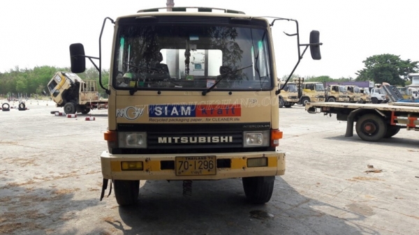 รถมิตซูบิชิ พื้นเรียบ 220 แรงม้า จดทะเบียนปี 2546 กระบะยาว 7.20 เมตร
