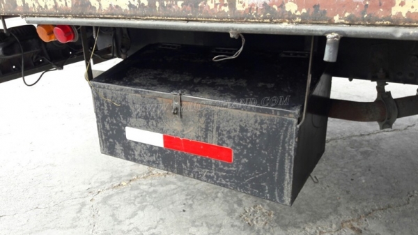 รถมิตซูบิชิ พื้นเรียบ 220 แรงม้า จดทะเบียนปี 2546 กระบะยาว 7.20 เมตร