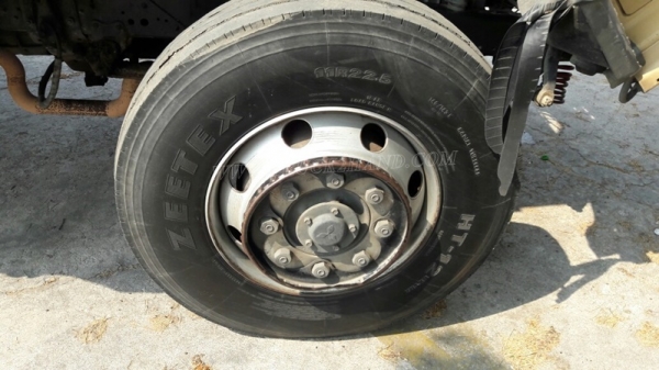 รถมิตซูบิชิ พื้นเรียบ 220 แรงม้า จดทะเบียนปี 2546 กระบะยาว 7.20 เมตร