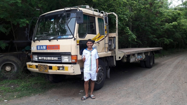 รถมิตซูบิชิ พื้นเรียบ 220 แรงม้า จดทะเบียนปี 2546 กระบะยาว 7.20 เมตร