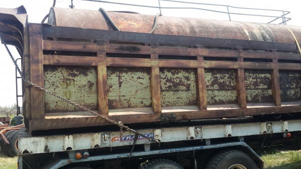 กะบะบรรทุกหินใหญ่