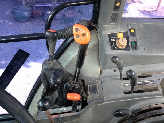 ขายฟอดร์ 6640สองเพานิวฮอแลน เกียร 24&times;24 แอเย็นดันหน้า  หางเจ็ดเอกสารอินวอยสภาพพร้อมใช้