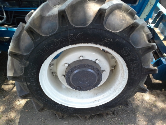 ขายฟอดร์ 6640สองเพานิวฮอแลน เกียร 24&times;24 แอเย็นดันหน้า  หางเจ็ดเอกสารอินวอยสภาพพร้อมใช้