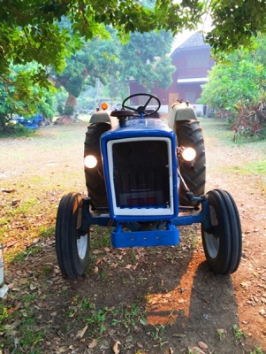 รถไถFord 2080 ขับ 2WD 4 สูบ 36 แรงม้า แบตเตอรี่ใหม่ มีเล่มทะเบียน ไฮโดรลิกขึ้นลงรวดเร็ว PTO ดี สภาพดี ราคาคุยกันได้ครับ