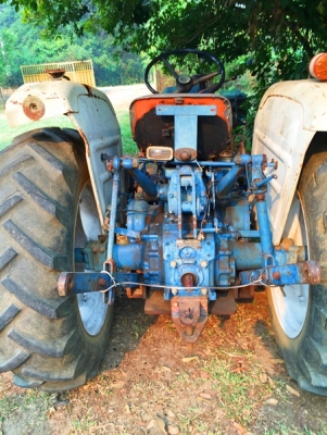 รถไถFord 2080 ขับ 2WD 4 สูบ 36 แรงม้า แบตเตอรี่ใหม่ มีเล่มทะเบียน ไฮโดรลิกขึ้นลงรวดเร็ว PTO ดี สภาพดี ราคาคุยกันได้ครับ