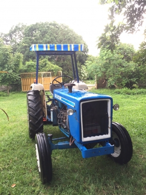 รถไถFord 2080 ขับ 2WD 4 สูบ 36 แรงม้า แบตเตอรี่ใหม่ มีเล่มทะเบียน ไฮโดรลิกขึ้นลงรวดเร็ว PTO ดี สภาพดี ราคาคุยกันได้ครับ