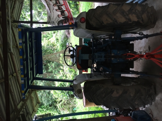 รถไถFord 2080 ขับ 2WD 4 สูบ 36 แรงม้า แบตเตอรี่ใหม่ มีเล่มทะเบียน ไฮโดรลิกขึ้นลงรวดเร็ว PTO ดี สภาพดี ราคาคุยกันได้ครับ