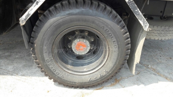 รถมิตซูบิชิพื้นเรียบ 220 แรงม้า จดทะเบียนเมื่อ 2546