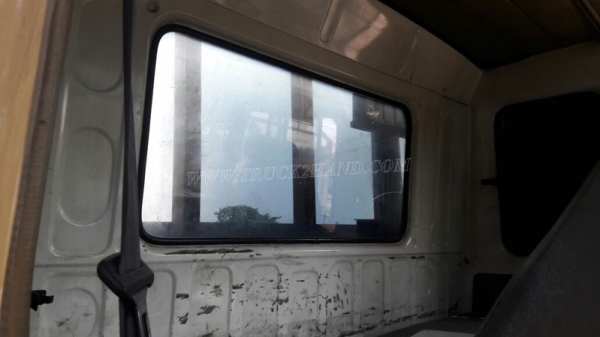 รถมิตซูบิชิพื้นเรียบ 220 แรงม้า จดทะเบียนเมื่อ 2546