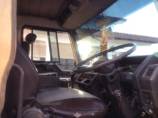 รถมิตซูบิชิพื้นเรียบ 220 แรงม้า จดทะเบียนเมื่อ 2546