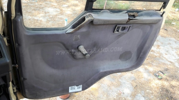 รถมิตซูบิชิพื้นเรียบ 220 แรงม้า จดทะเบียนเมื่อ 2546